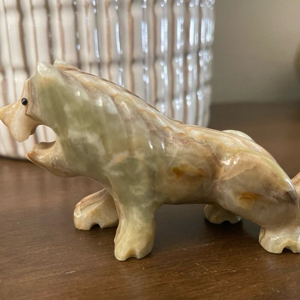 Vintage Chinese LIon carved onyx figurine 4-1/2"